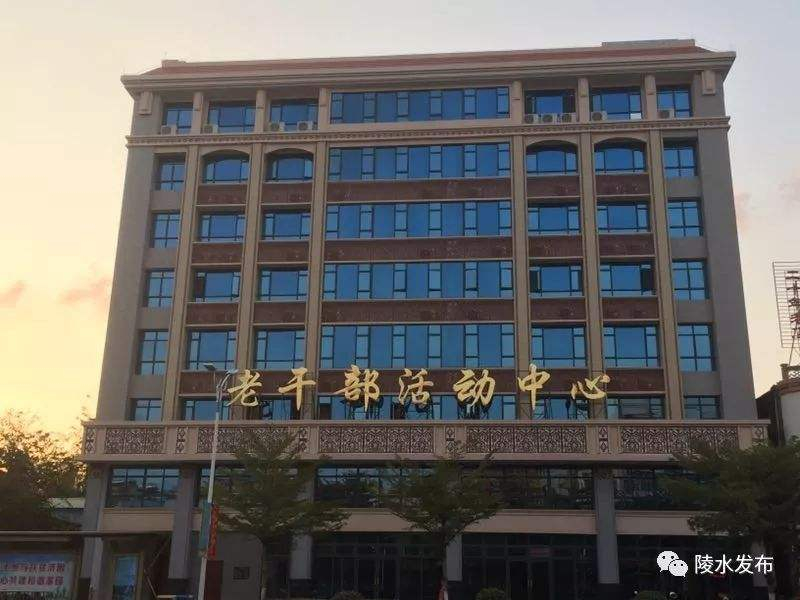 海南省陵水縣老干部活動中心采購恒壓變頻供水設(shè)備+不銹鋼生活水箱一套